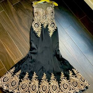 Stunning Tony Bowls evening gown. Worn once Mother of the bride dress size 8.